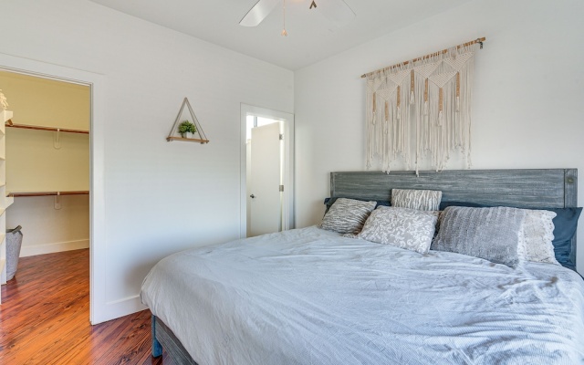 photo 3 of Pet-friendly Houston Townhome: 2 Mi to Downtown