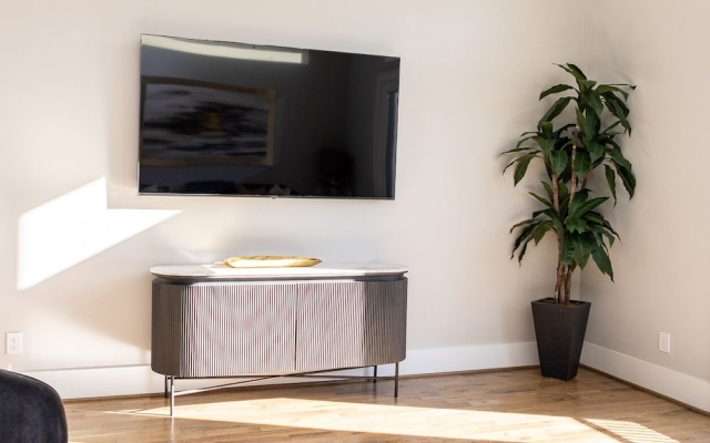 photo 3 of Stylish Luxury Downtown Home