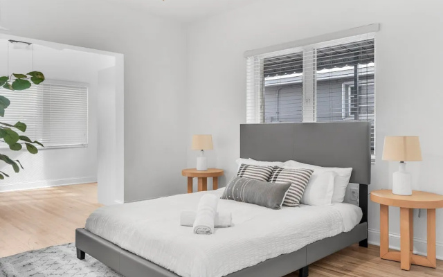 photo 3 of Stylish & Modern 4BD Home