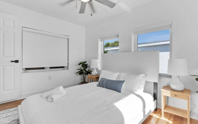 photo 4 of Stylish & Modern 4BD Home