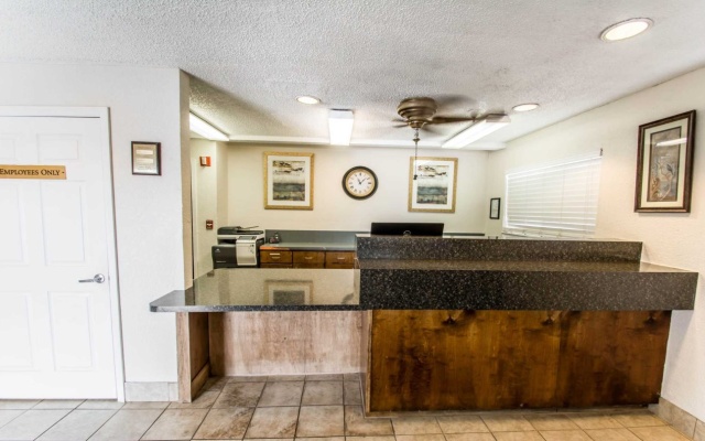 photo 2 of Studio 6 Extended Stay - Jacksonville, FL - South