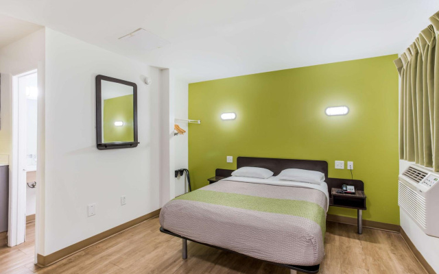 photo 4 of Studio 6 Extended Stay - Jacksonville, FL - South