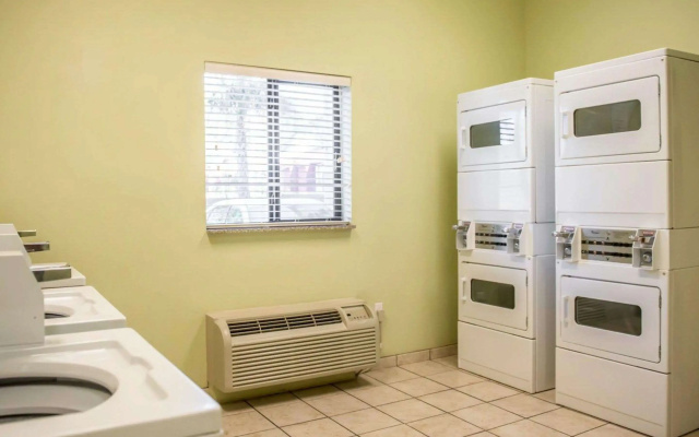 photo 3 of Suburban Studios near Panama City Beach