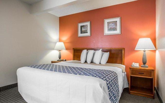 photo 3 of Cloverleaf Suites Columbia