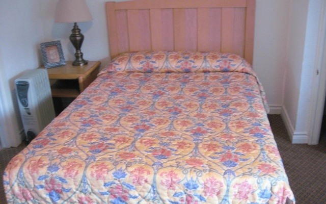 photo 5 of Sun Hill Motel