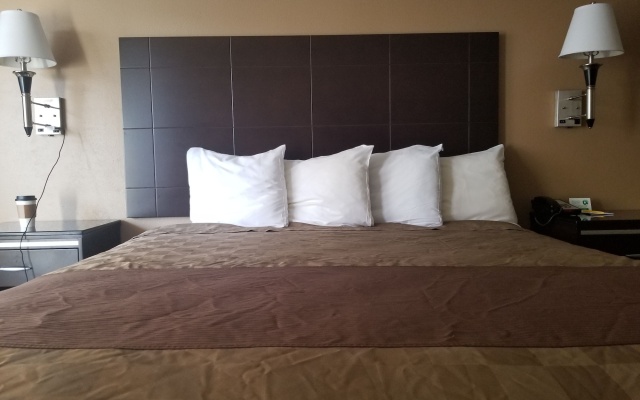 photo 5 of Sunburst Spa & Suites Motel