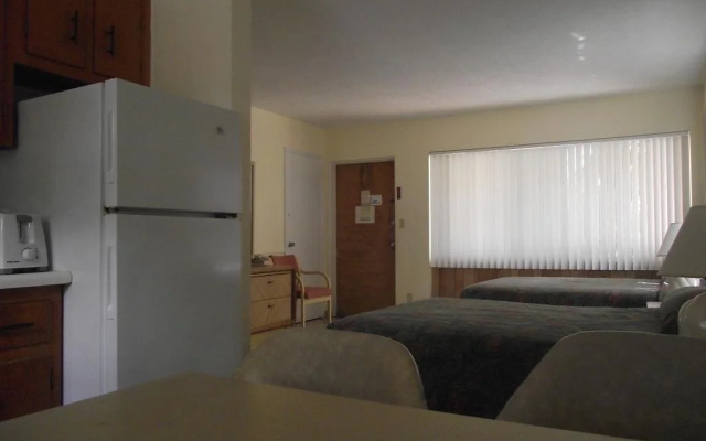photo 2 of SunDeck Motel & Apartments