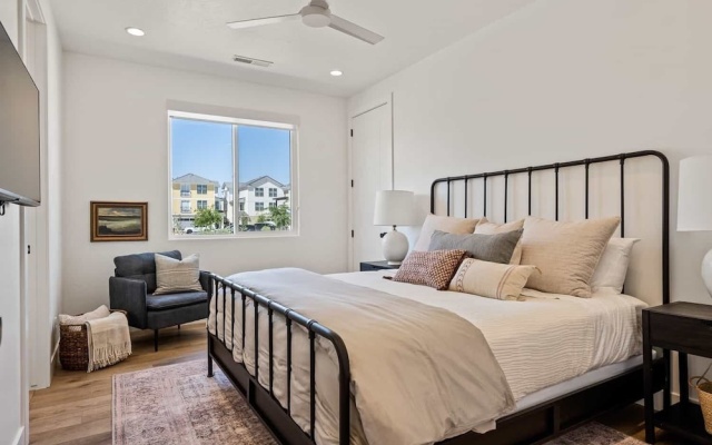 photo 5 of Sun-kissed At Desert Color 5 Bedroom Townhouse