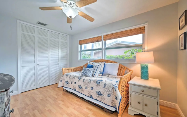 photo 5 of Sunny Largo Retreat: 4 Mi From Indian Rocks Beach!