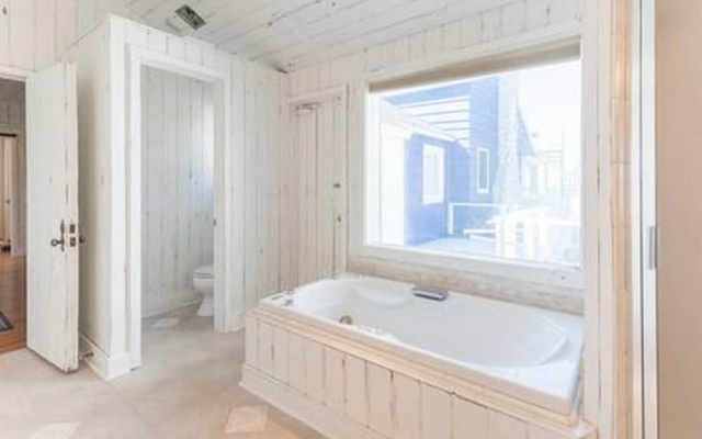 photo 2 of Sunset Sands Beach Pool Home Pass-a-grille 2508 by Techtravel