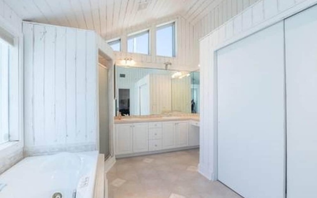 photo 3 of Sunset Sands Beach Pool Home Pass-a-grille 2508 by Techtravel