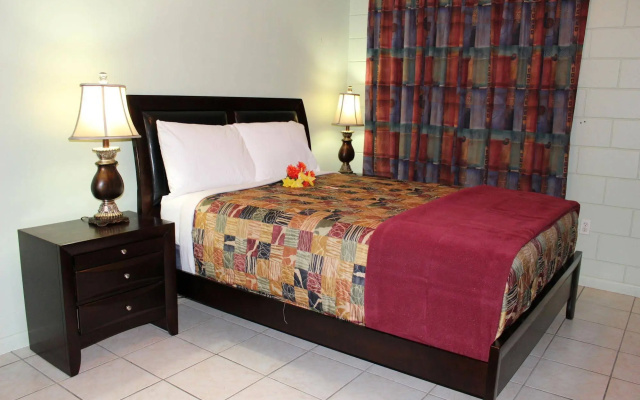 photo 2 of Sunshine Inn & Suites Venice, FL