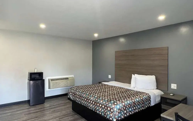 photo 5 of Sunshine Motel