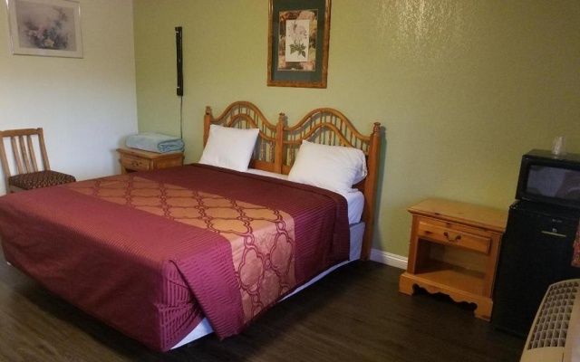 photo 3 of Super 7 Motel