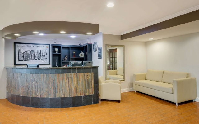 photo 2 of Super 8 by Wyndham Lexington/Hamburg Area