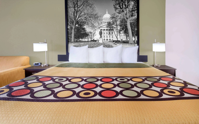 photo 4 of Super 8 by Wyndham Madison South