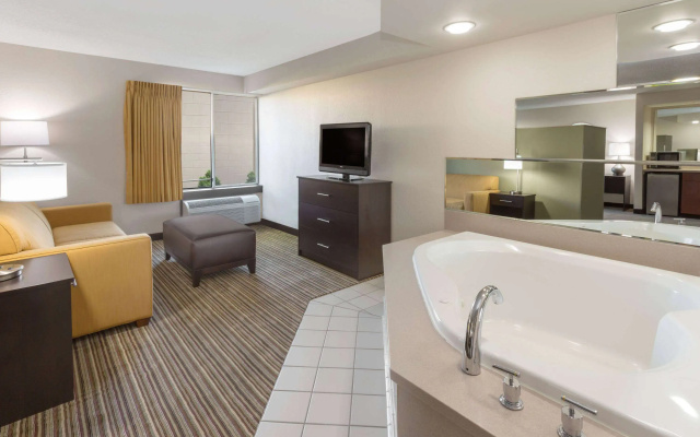 photo 5 of Super 8 by Wyndham Madison South
