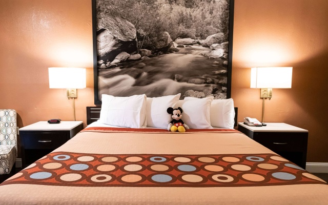 photo 4 of Super 8 by Wyndham Anaheim/Disneyland Drive