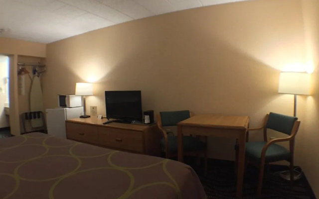 photo 2 of Super 8 Batavia E Of Darien Lake Theme Park