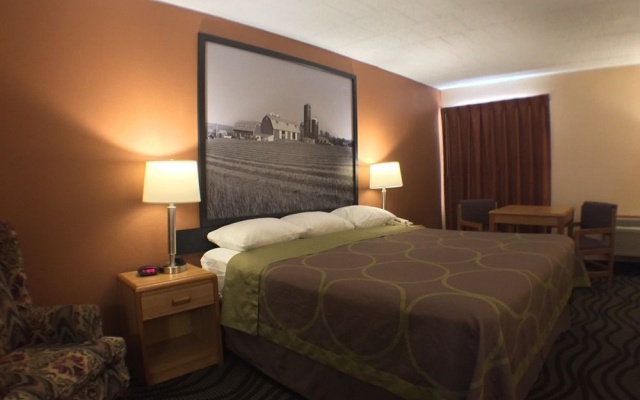 photo 3 of Super 8 Batavia E Of Darien Lake Theme Park