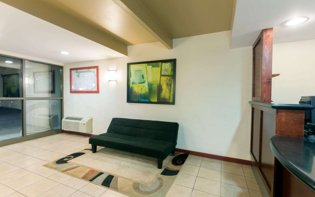 photo 2 of Super 8 by Wyndham Beaver Falls