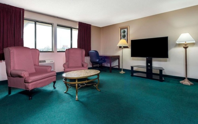 photo 2 of Super 8 Bridgeton/arpt/st Louis Area