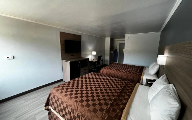 photo 2 of Super 8 by Wyndham Fort Worth Entertainment District