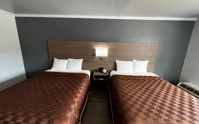 photo 3 of Super 8 by Wyndham Fort Worth Entertainment District