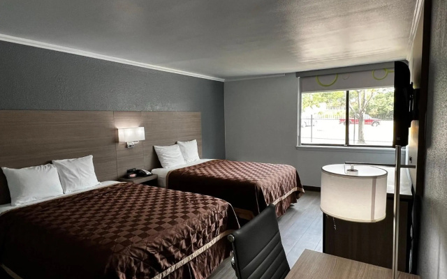 photo 4 of Super 8 by Wyndham Fort Worth Entertainment District