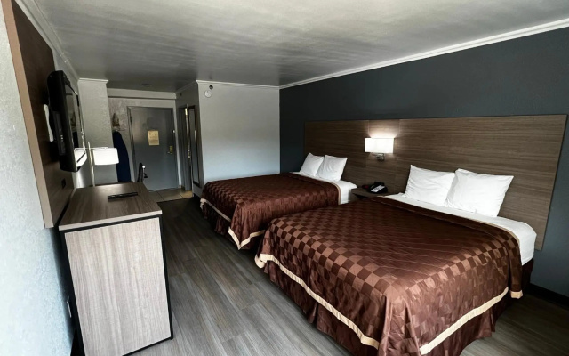 photo 5 of Super 8 by Wyndham Fort Worth Entertainment District