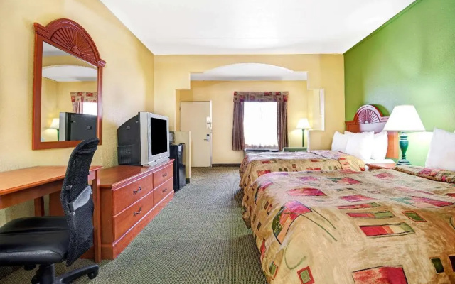 photo 5 of Super 8 by Wyndham Nashville Near Downtown / I-40
