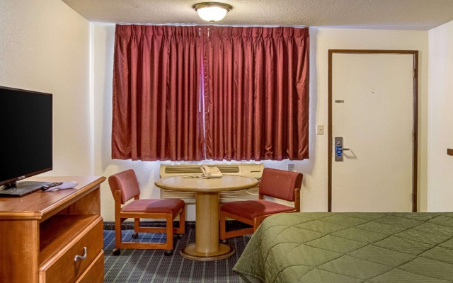 photo 3 of Super 8 By Wyndham Vancouver East