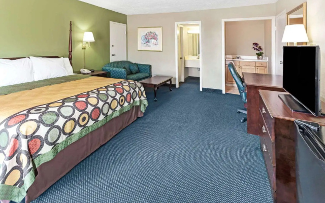 photo 5 of Super 8 by Wyndham Carrollton GA