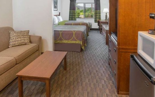 photo 3 of Super 8 Central Pt