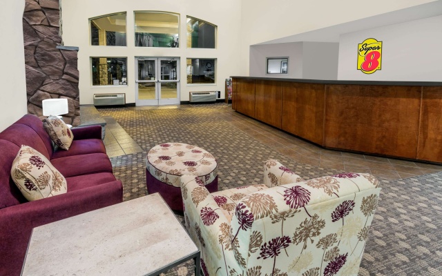 photo 2 of Super 8 by Wyndham Central Pt Medford