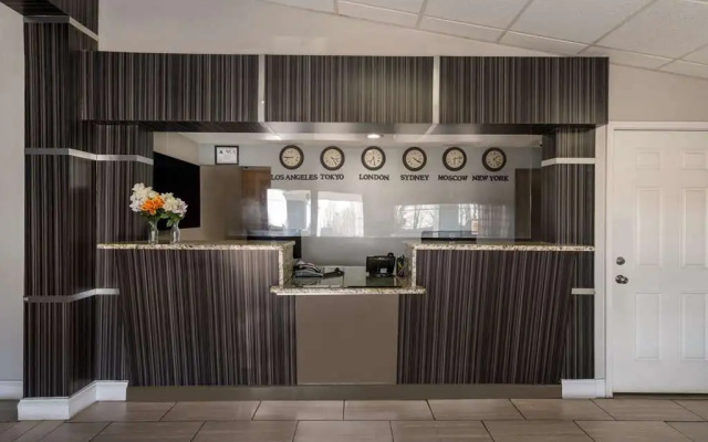 photo 2 of Super 8 Charlotte Airport North