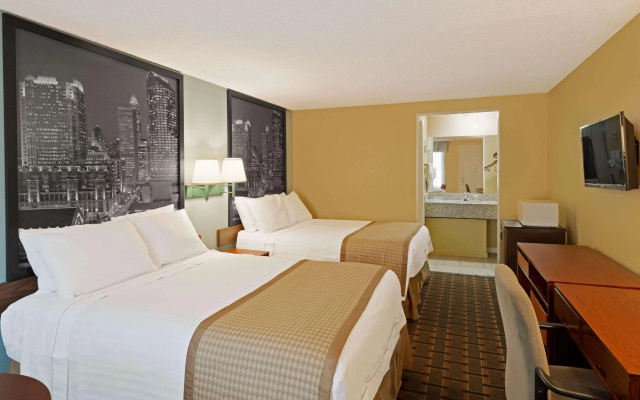 photo 4 of Rodeway Inn Charlotte Airport Area