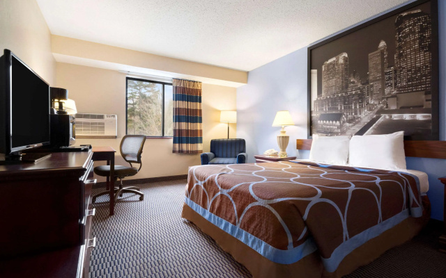 photo 4 of Super 8 by Wyndham Charlotte University