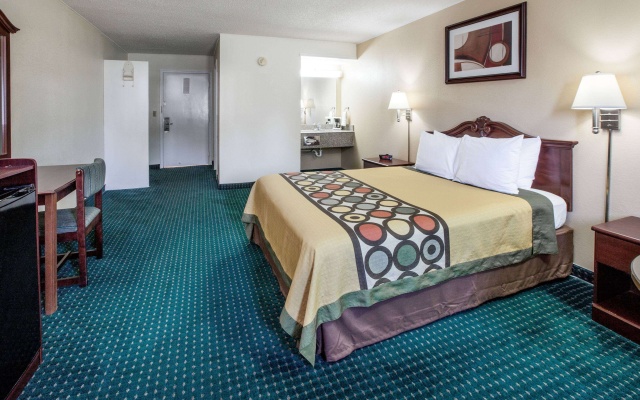 photo 3 of Super 8 by Wyndham Clinton