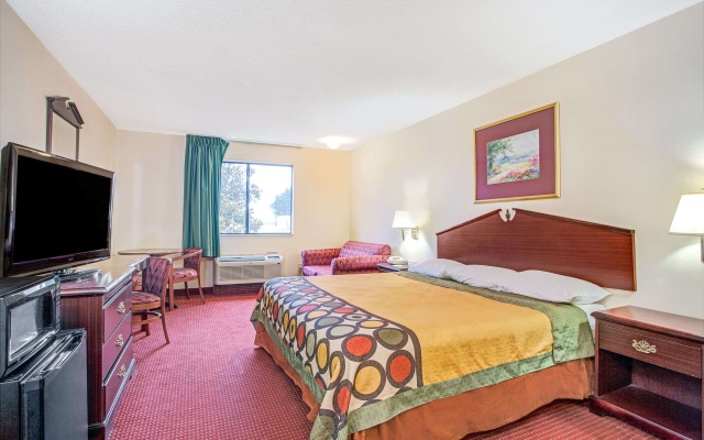 photo 3 of Super 8 by Wyndham Clinton