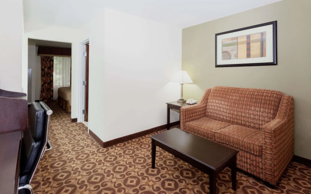 photo 2 of Super 8 Decatur/Dntn/Atlanta Area
