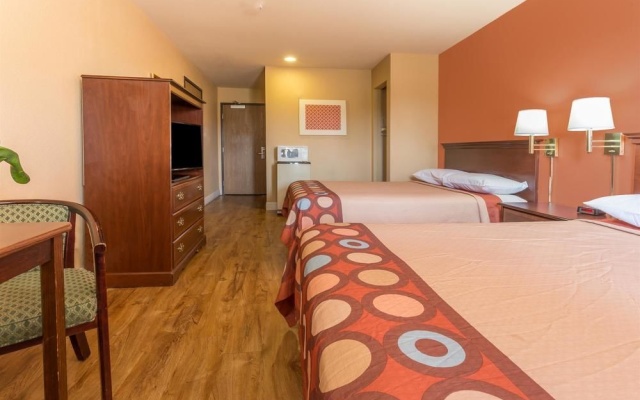 photo 4 of Super 8 By Wyndham Dixon/Uc Davis