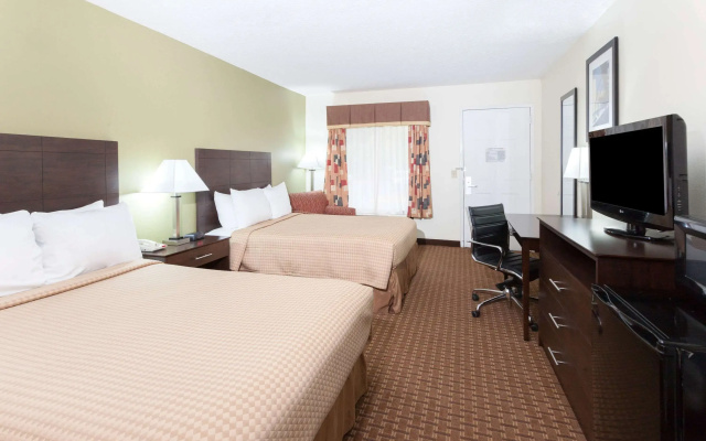 photo 2 of Super 8 by Wyndham Decatur/Dntn/Atlanta Area