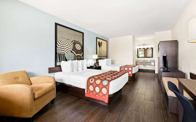 photo 3 of Super 8 By Wyndham Florida City/Homestead/Everglades