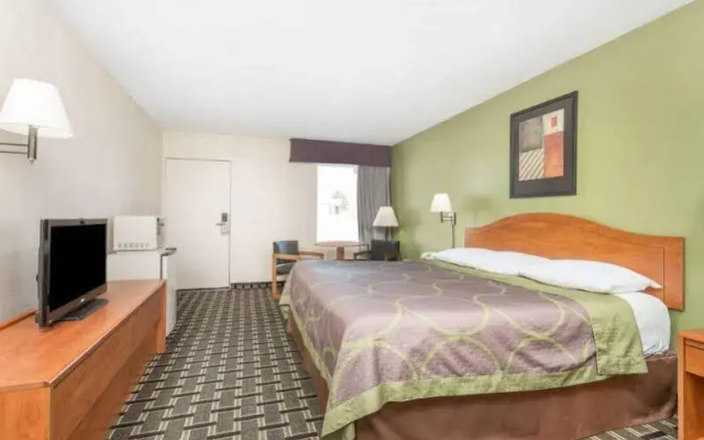 photo 5 of Super 8 Motel - Forsyth