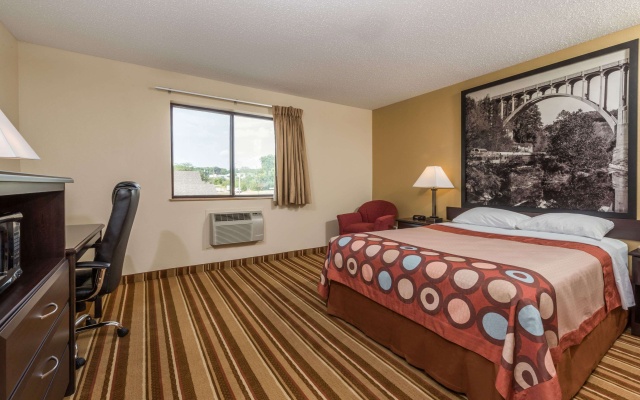photo 4 of Super 8 by Wyndham Franklin/Middletown Area