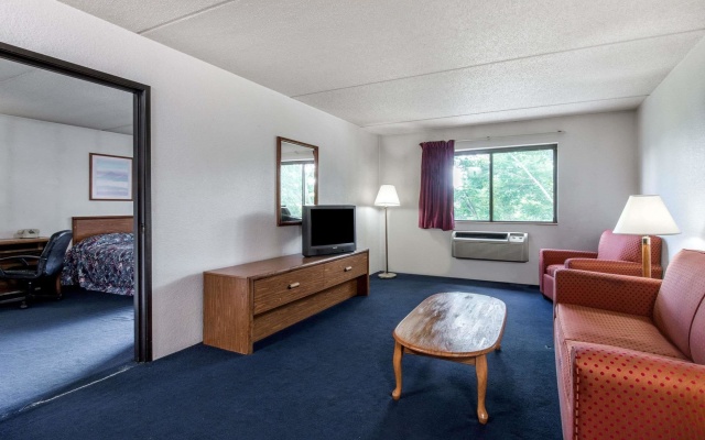 photo 3 of Super 8 Groton Foxwood