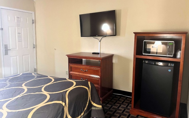 photo 3 of Super 8 by Wyndham Indianapolis/NE/Castleton Area