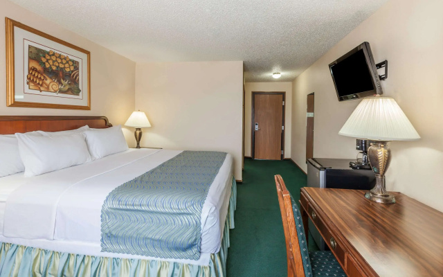 photo 3 of Super 8 by Wyndham Irving DFW Airport/South