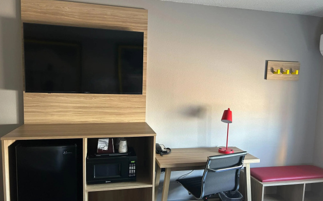 photo 4 of Super 8 by Wyndham Irving DFW Airport/South